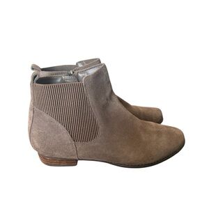 Blondo Taupe Suede Waterproof Ankle BootsSize 7.5